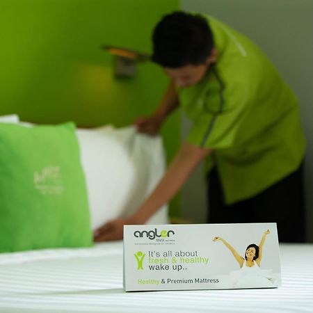 Whiz Hotel Malioboro Джокякарта Екстериор снимка