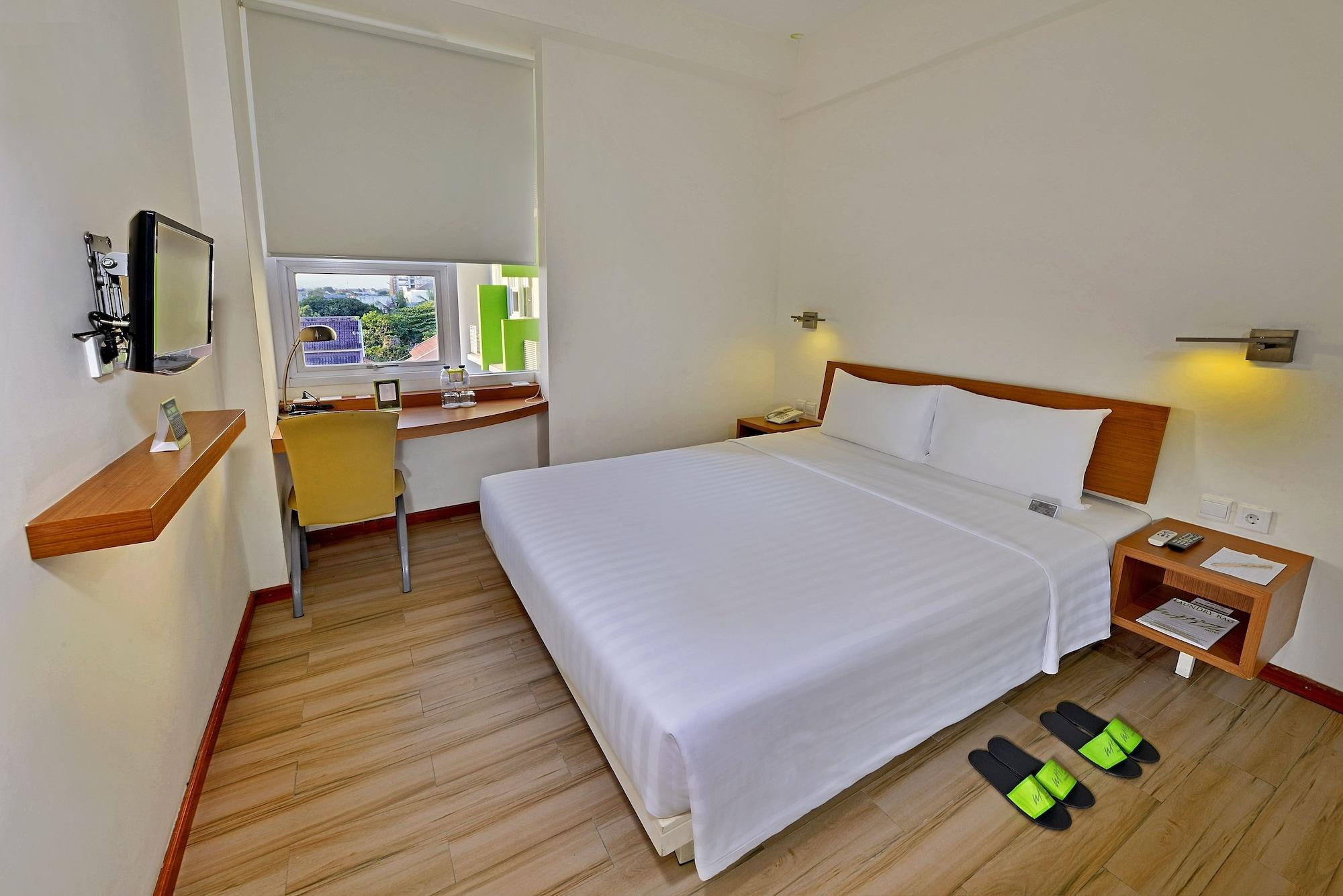 Whiz Hotel Malioboro Джокякарта Екстериор снимка