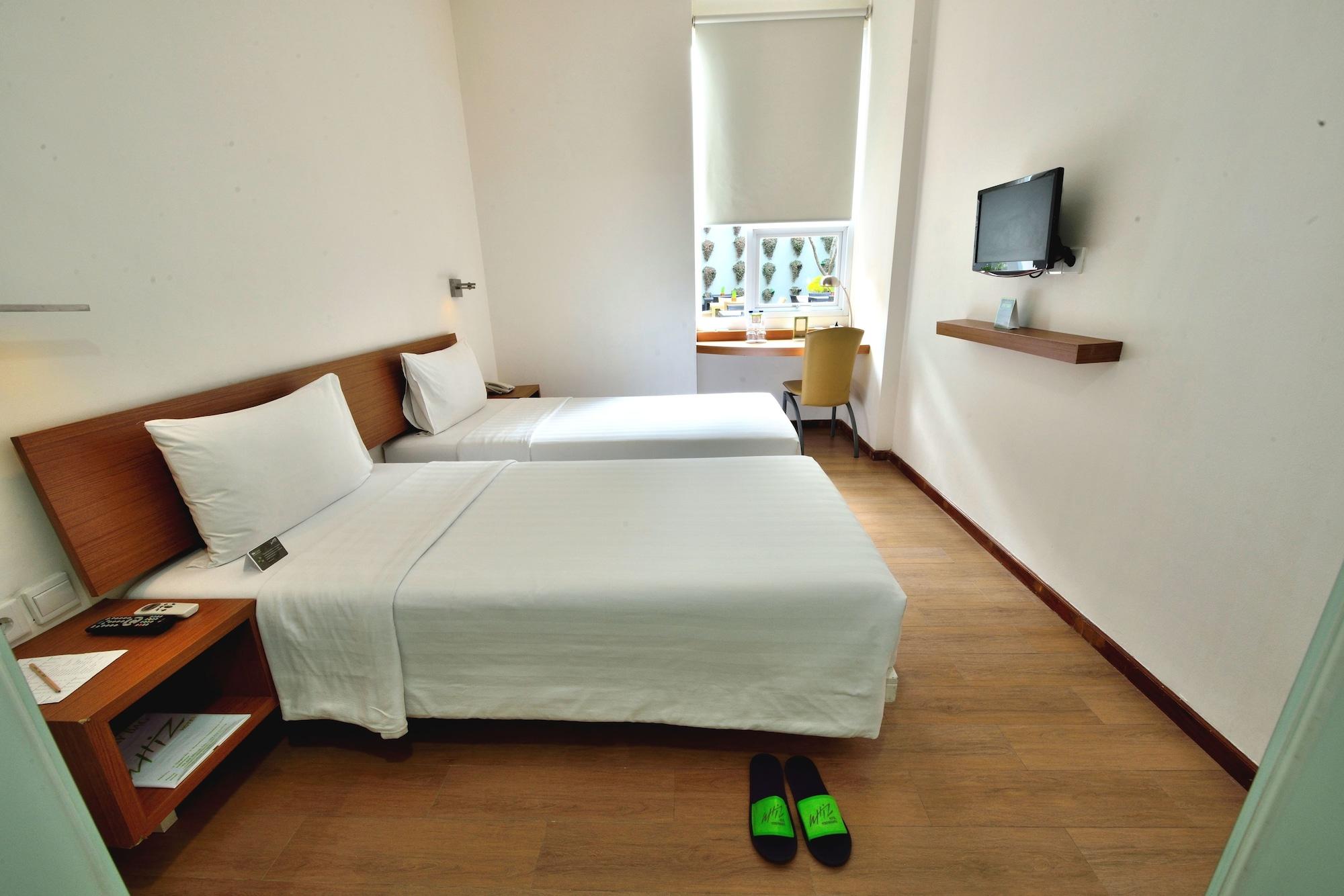 Whiz Hotel Malioboro Джокякарта Екстериор снимка