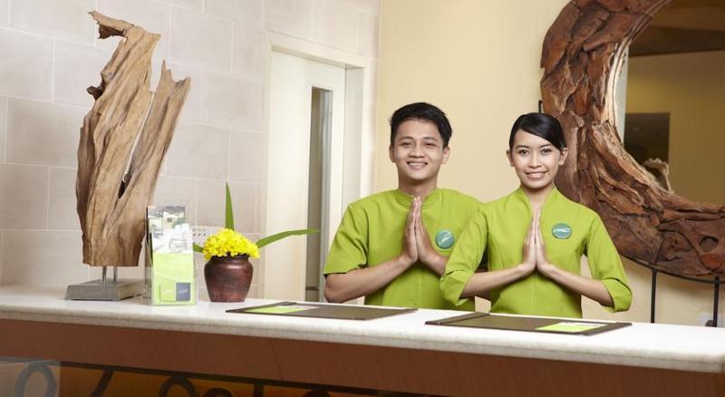 Whiz Hotel Malioboro Джокякарта Екстериор снимка