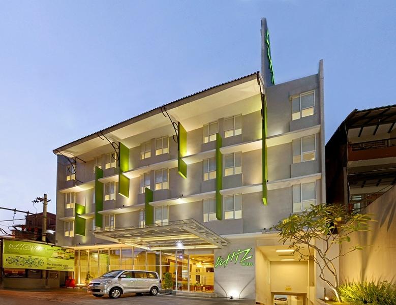 Whiz Hotel Malioboro Джокякарта Екстериор снимка