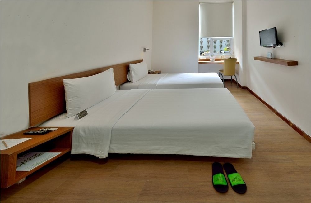 Whiz Hotel Malioboro Джокякарта Екстериор снимка