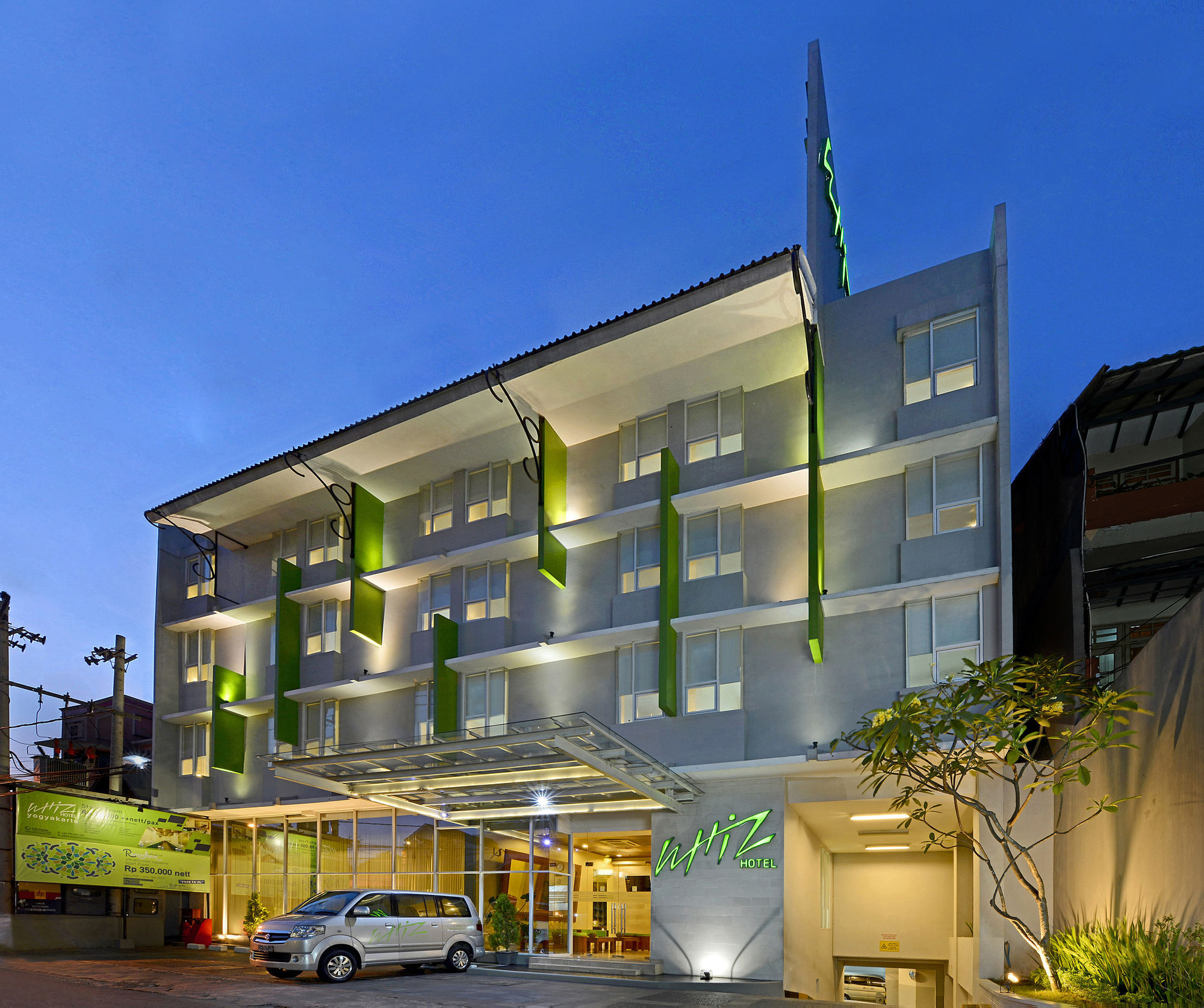 Whiz Hotel Malioboro Джокякарта Екстериор снимка