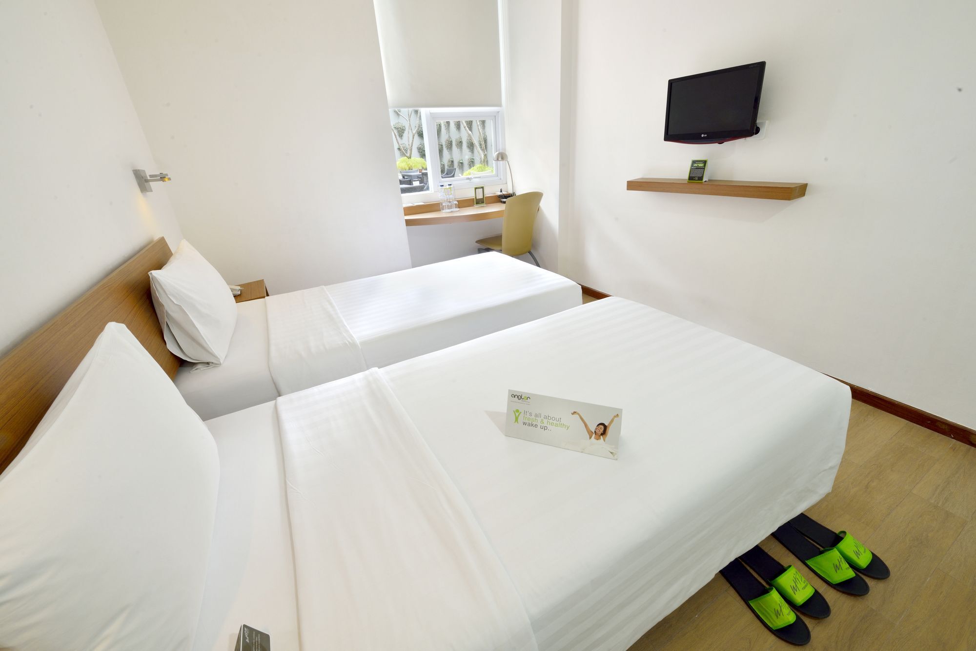 Whiz Hotel Malioboro Джокякарта Екстериор снимка