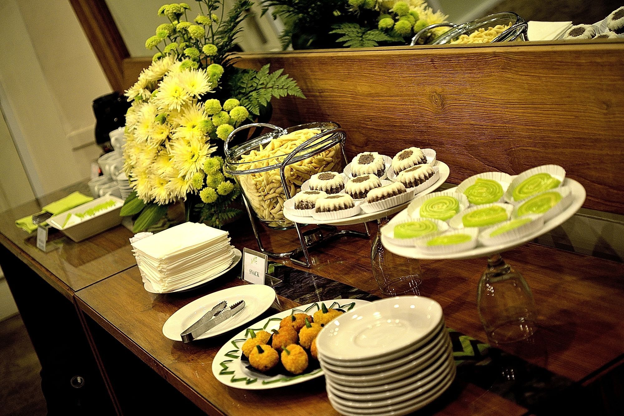 Whiz Hotel Malioboro Джокякарта Екстериор снимка