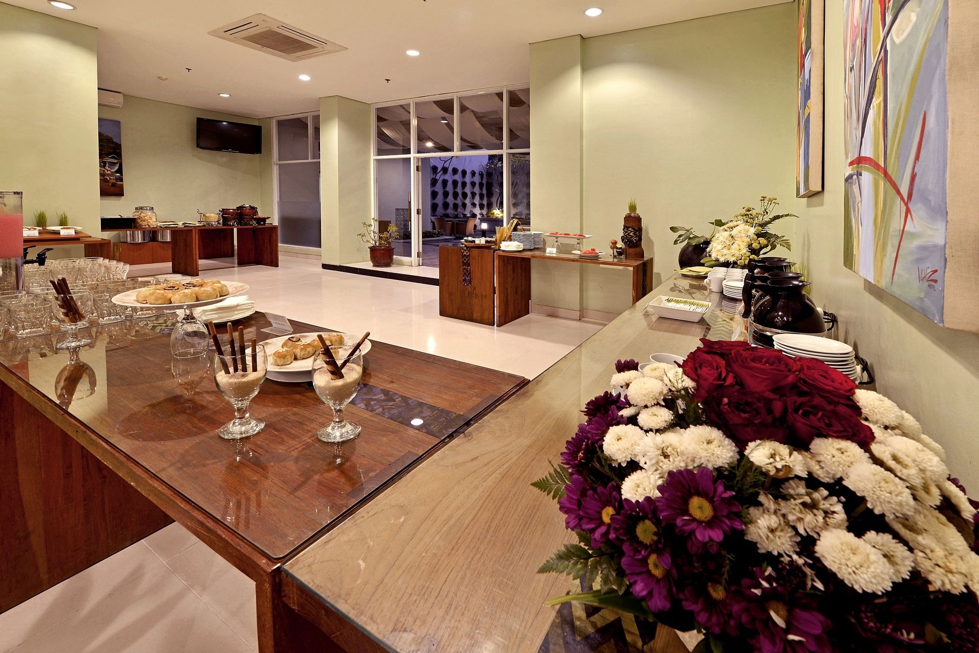 Whiz Hotel Malioboro Джокякарта Екстериор снимка