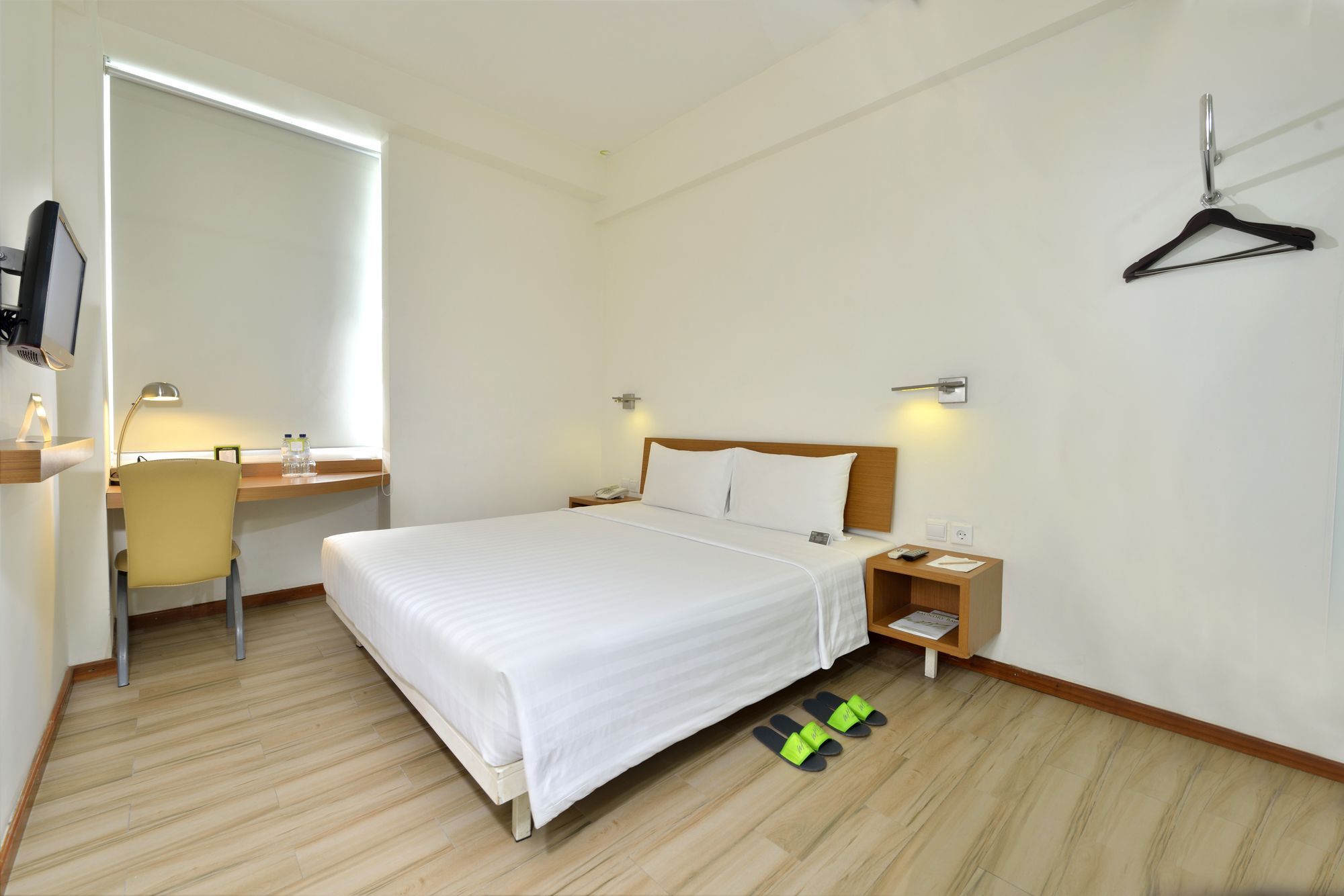 Whiz Hotel Malioboro Джокякарта Екстериор снимка